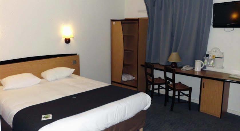 ก็องปานีล ปารีส นอร์ด - แซ็งตวง - เปลเยิล Hotel แซงต์-เดอนี ภายนอก รูปภาพ
